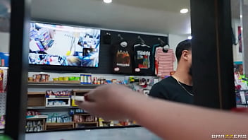 Gadis Toko Serba Ada, Ashley Alexander, Tewaskan Para Pria Dengan Rayuan Seksinya Di Brazzers! Gunakan Kode Xvpromo Untuk Diskon Eksklusif