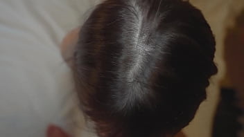 留学を控えた従順な女子に、日本を去る前に最後の思い出として中出しプレゼント!