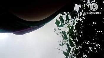 बीहड़ जंगल में देसी भाभी ने अपना रस टपकाया