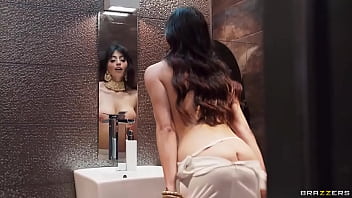 Saat Cewek-cewek Ngentot Bareng Yasmina Khan Dan Aaliyah Yasin