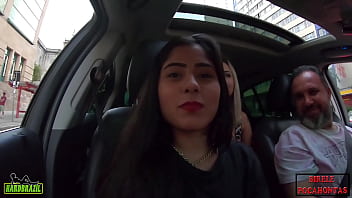 Izabela Pimenta E Binho Ted Fazem Uma Putaria Quente No Carro Ao Lado Da Praça Da Sé, Em São Paulo