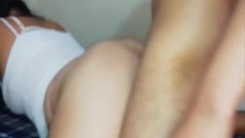 Malam-malam, Ibu Tiriku Yang Jalang Menyelinap Ke Kamarku Untuk Kusodomi Seperti Pelacur Kesepian