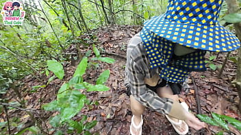 Gadis Thailand Merintih Kepanasan Di Hutan Belantara, Celana Dalamnya Basah Menahan Hasrat