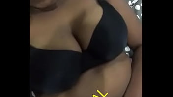 Gadis Desi Yang Menggoda