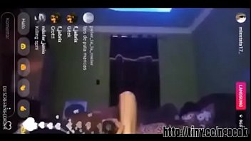 Menggoyang Panggung Karaoke Dengan Suara Serakmu Yang Menggoda