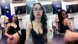 Caroline Tante Seksi Menggoda Di Mango Live