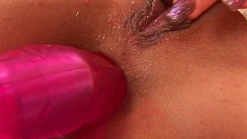 Gadis Asia Seksi Memasukkan Mainan Ke Dalam Pantatnya Yang Menggoda