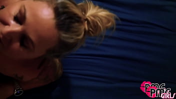 Induk Berpantat Besar Davina Raines Menangkap Anak Tirinya Sedang Mengocok Kontolnya