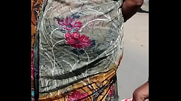 Paha Dan Pantat Seksi Yang Menggodaku Dalam Balutan Saree