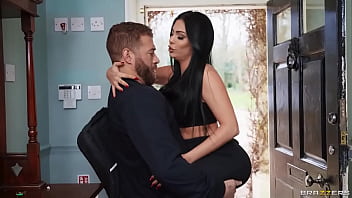 Kau Curi Pelacur Kesayanganku, Sapphire Astrea! Masukin Kode Xvpromo Di Situs Resmi Buat Dapetin Diskon Gila!