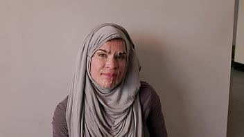 Tante Berjilbab Cosplay Dihardcore Wajahnya Sampai Penuh Sperma