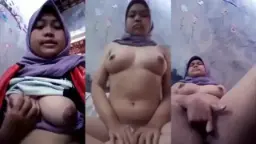 Gadis Berjilbab Pamer Payudara Montok Dan Mengocok Memek