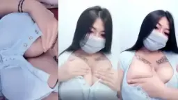 Yessy Menggoda Dengan Remasan Payudara Sensual Di Mango Live