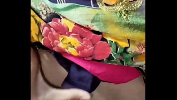 Desi Bhabhi Desa India Semburkan Cairan Panas Di Alam Terbuka