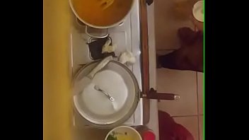 Tante Desi Yang Hot Dengan Belahan Dada Menggoda