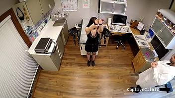 Mina Moon Menggoda Dengan Kaki Mulusnya Yang Telanjang