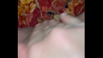 Putri Arab Tersesat Di Los Angeles, Menggoda Dengan Pizza, Coklat, Dan Es Krim Sambil Menggeliat Nikmat