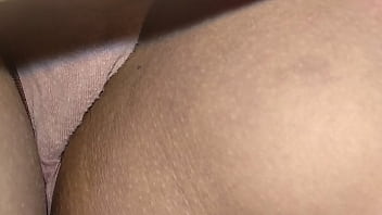 Gadis India Yang Menggoda Dengan Lekuk Tubuh Yang Memabukkan