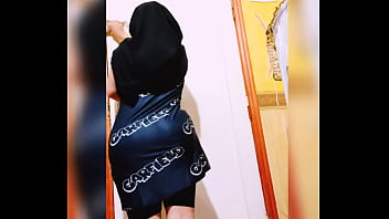 Rutin Seksi Cewek Arab Berjilbab, Goyangan Pantat Besar Dan Montok Yang Menggoda (video Pertama)