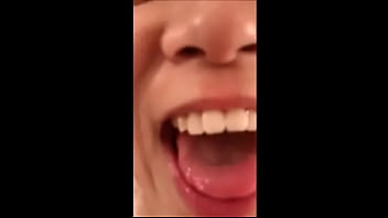 Gadis Tionghoa Mungil Menunggangi Kekasih Hingga Klimaks