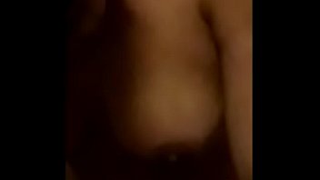 Gadis India Yang Menggoda Dengan Lekuk Tubuh Memikat