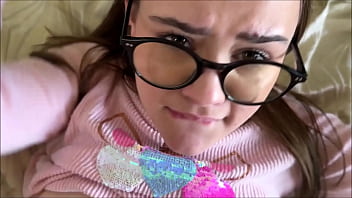 Adik Tiriku Yang Kutu Buku Belajar Semburkan Air Memek Di Depanku – Trinity Olsen – Terapi Keluarga Panas – Alex Adams