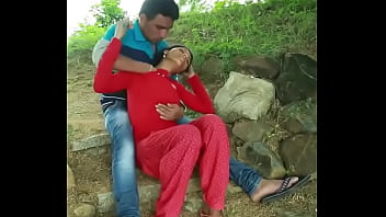 Pasangan Desa Bercinta Liar Di Ladang