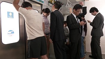 Kereta Penuh Nafsu: Ibu Berumur 50 Digoda Dan Dirayu Oleh Tangan Asing