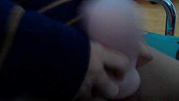 Cowok Asia Mandi Sendiri Di Depan Webcam, Aduh Panas Banget!