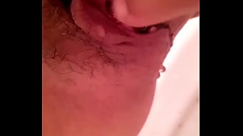 Istri Tionghoa Semburkan Air Seni Panas Dari Lubang Kencingnya