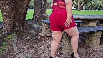 Jilbab Milf Montok Jalan Pagi Di Taman, Ngocokin Pantat Gede Sambil Kencing Liar
