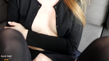 Kakak Tiriku Membuatku Menumpahkan Hasrat Di Paha Berstokingnya