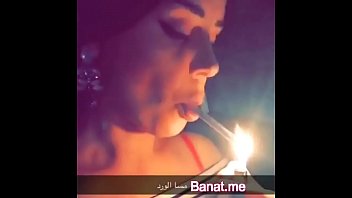 Gadis Arab Montok Dengan Payudara Besar Video Panas Menggoda