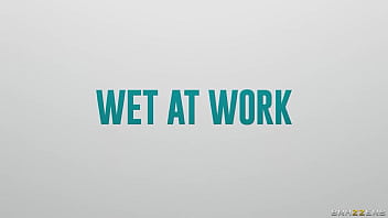 Basah Dan Menggairahkan Di Tempat Kerja, Blake Blossom Tundukkan Pria Di Brazzers! Masukkan Kode Xvpromo Di Situs Resmi Untuk Diskon Panas!