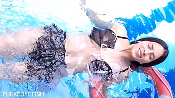 Helen Si Bintang Liburan, Menggoda Dengan Mulutnya Yang Penuh Nafsu Dan Roman Penuh Gairah