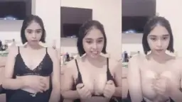 Renny Bocorkan Rahasia Payudaranya Yang Menggoda