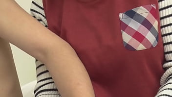 Guru Cantik Berpayudara Besar Menggoda: Tenggelam Dalam Lembah Dada Sensualnya