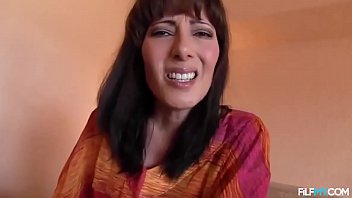 Ibu Tiri Menggoda Dari Balik Kamera