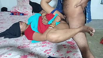 भाभी की रसीली चूत मारी जब वो मेरे कमरे में अकेली आई