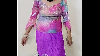 Ini Bukan Wanita Arab Asli, Dia Adalah Api, Betapa Indahnya Kecantikan Yang Lembut, Betapa Mempesona Matanya Yang Menggoda.