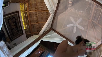 Menggairahkan Putri Jasmine, Si Kurus Seksi Dengan Kostum Arab Yang Menggoda