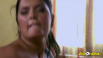 Jizzorama – 2 Adik Tiri Nakal Dihajar Anal Dan Dibuka Lebar Bersama Di Kontol Beruntung Yang Sama