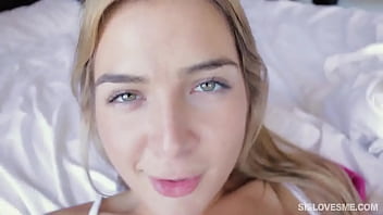 Adik Tiri Blair Williams Yang Menggoda