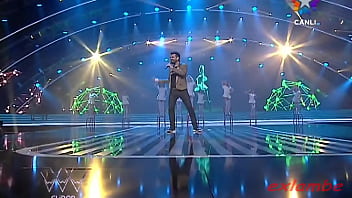 Sekumpulan Perawat Turki Yang Menggoyang Panggung Dengan Gerakan Menggoda