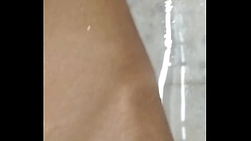 Adik Tiri Desi Menggoda Kakak Tirinya Dengan Tubuh Telanjang Di Hutan