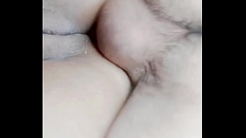 نيك طيز القحبة الملتهبة اللي بتعشق تدخل الزب في شرجها وتموت في النيك من دبرها، اسمع وشوف ازاي بتتوجع وتصرخ من قوة النيك في طيزها