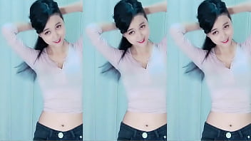 Cô Gái Trung Quốc Thoát Hiểm Trên Mái Nhà đang Bốc Cháy