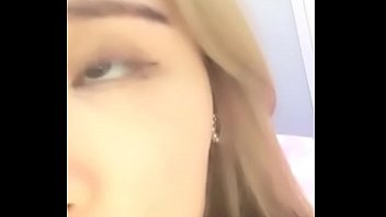 Yoki, Gadis Tionghoa Cantik Yang Menggoda Dengan Mainan Dildo Di Vagina Merah Mudanya