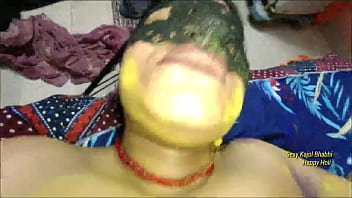 छिनार जवान सास की गर्मागर्म होली चुचियों के साथ