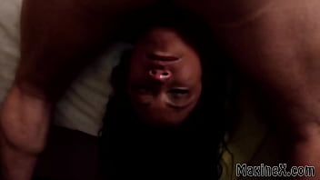 Maxine X, Milf Asia Berpayudara Besar, Mempermalukan Suami Dengan Memperlihatkan Kemampuannya Mengocok Kontol!